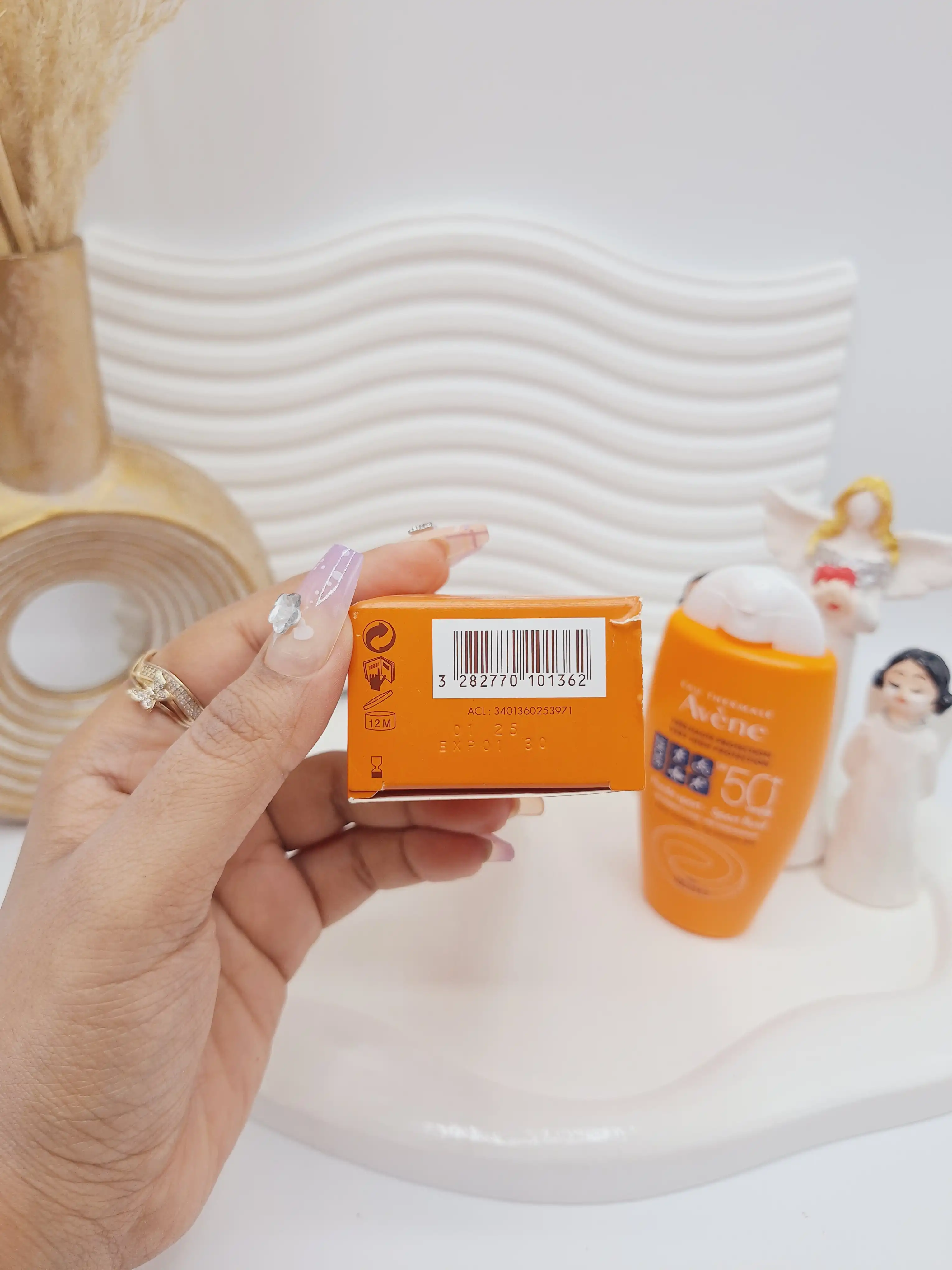 ضد آفتاب بی رنگ اسپورت  SPF50 برند Avène کد 1362